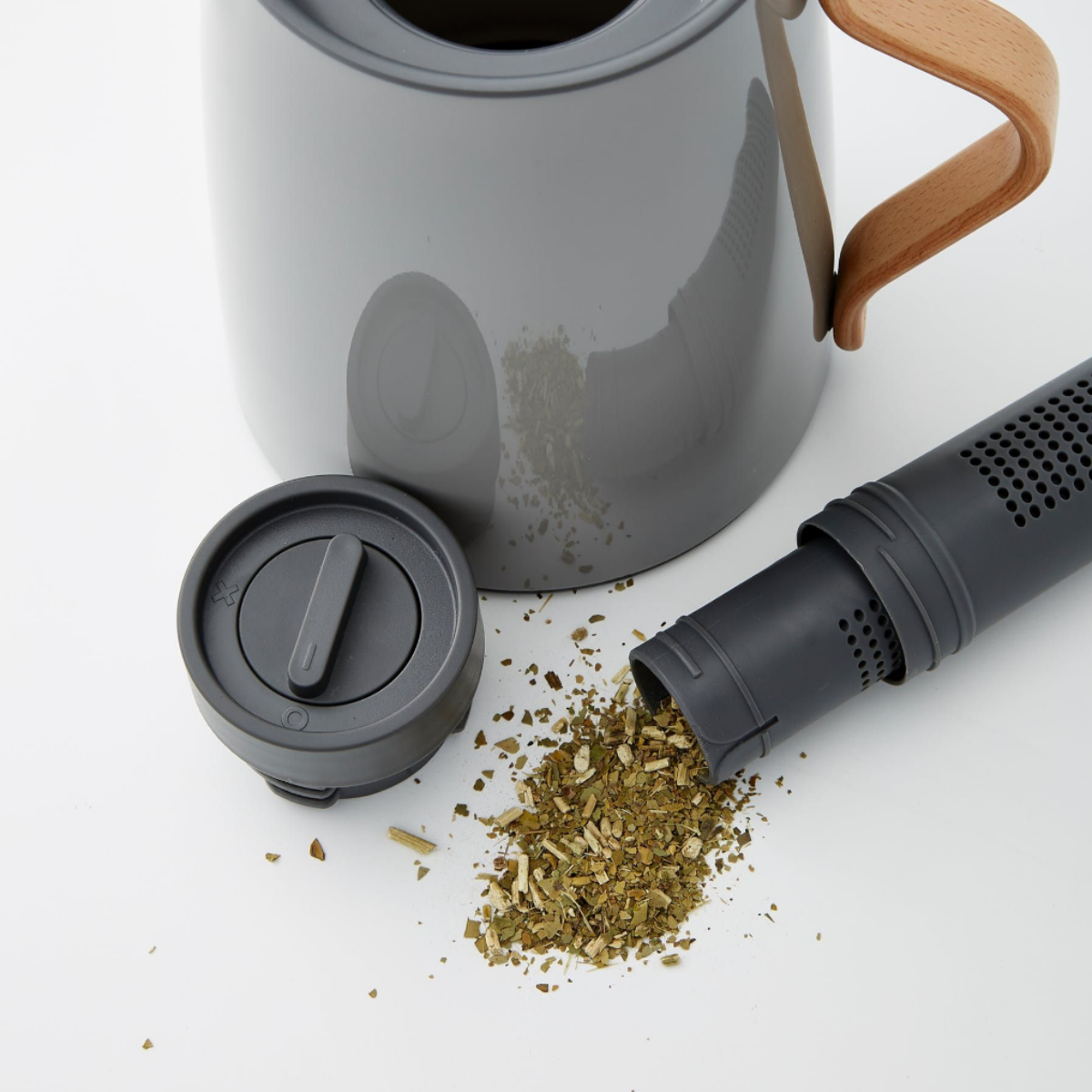Stelton Emma Tea Vacuum Jug, 33.8 oz (1 L). Smart tea filter, thermal insert, part of the Emma line.