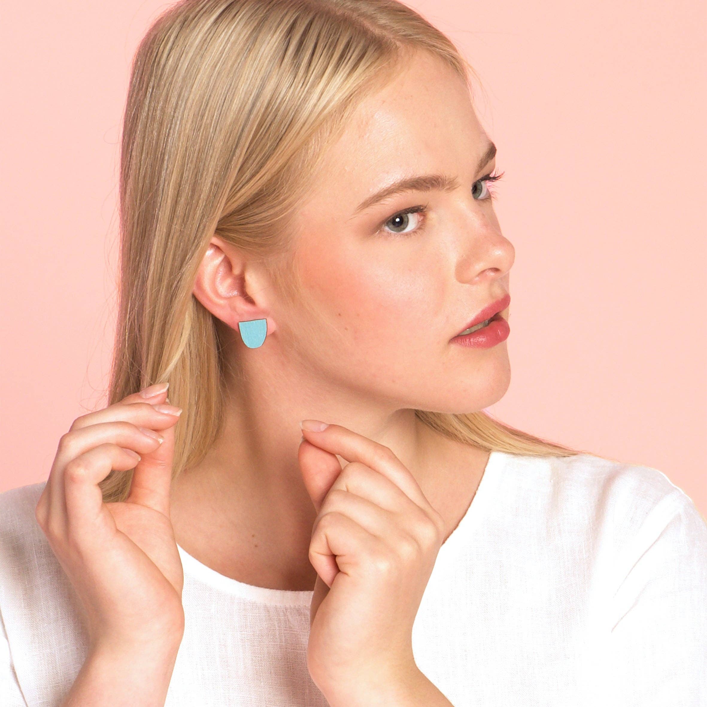 uniste Sokeri mismatched earrings in black and pink birch veneer, handmade in Finland.