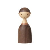 Architectmade Kin figurines by Lars Beller Fjetland, handmade in walnut, mahogany, and maple with tilting heads, shown in a mix-and-match constellation.