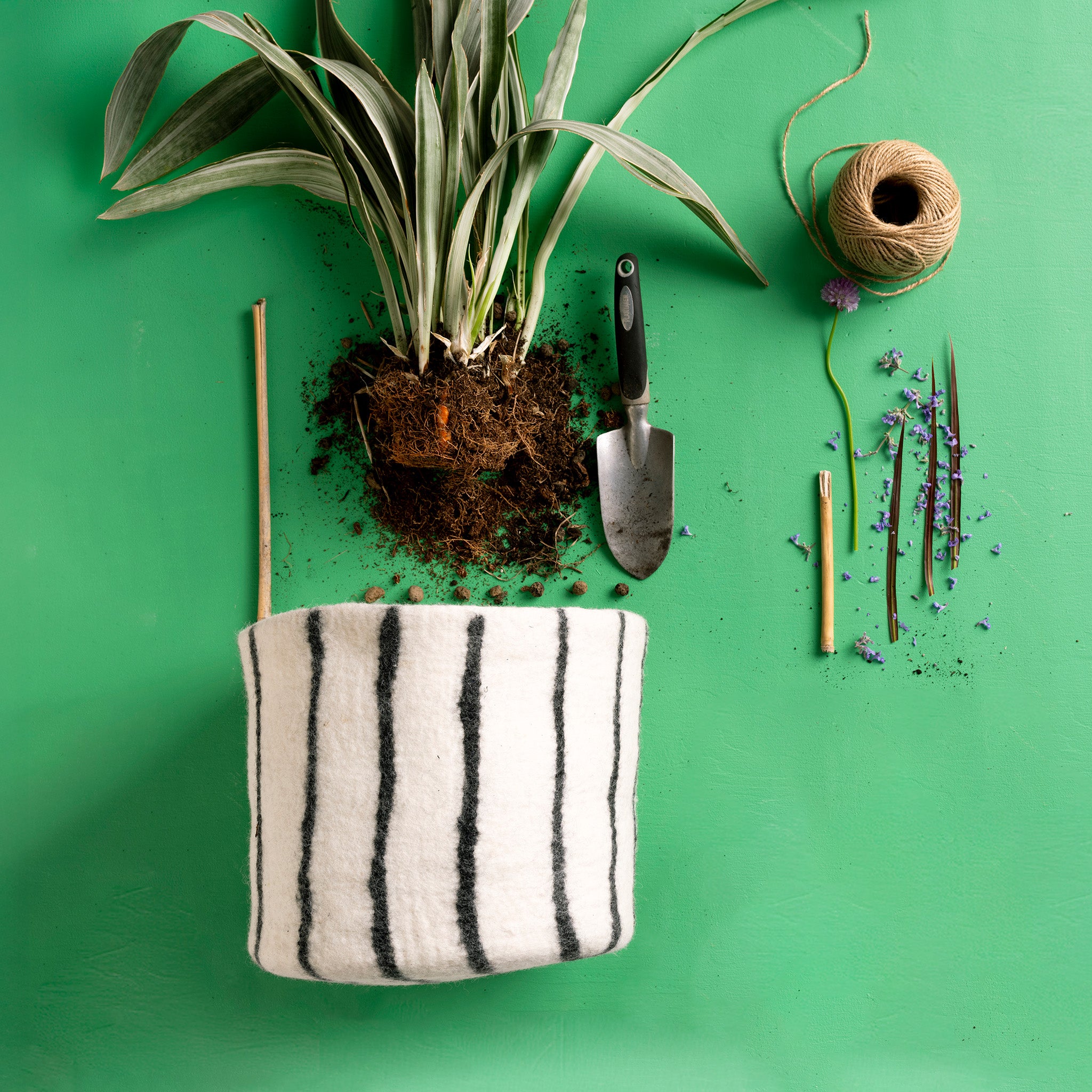 Aveva Design Flower Pot 25, 100% wool with waterproof rubber lining. Handmade in Nepal, 14 × 14 cm colorful pot for playful, stylish plant décor.