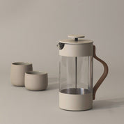 Stelton Emma French Press in beige lacquered steel with natural beechwood handle. 1 L capacity (33.8 oz). Sustainable Scandinavian design by HolmbäckNordentoft.