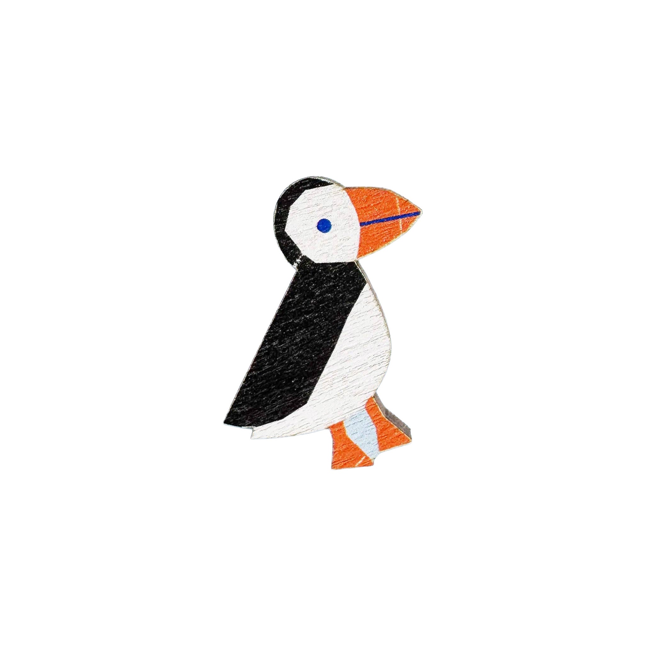 Kauniste Puffin Pin, a sustainable maple wooden pin featuring a black-and-white Atlantic puffin with orange beak and feet.