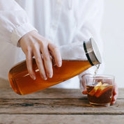 Kinto Unitea Cold Brew Carafe, 1100 ml clear glass carafe with mesh filter. Designed for cold brew tea, coffee, or fruit-infused water.
