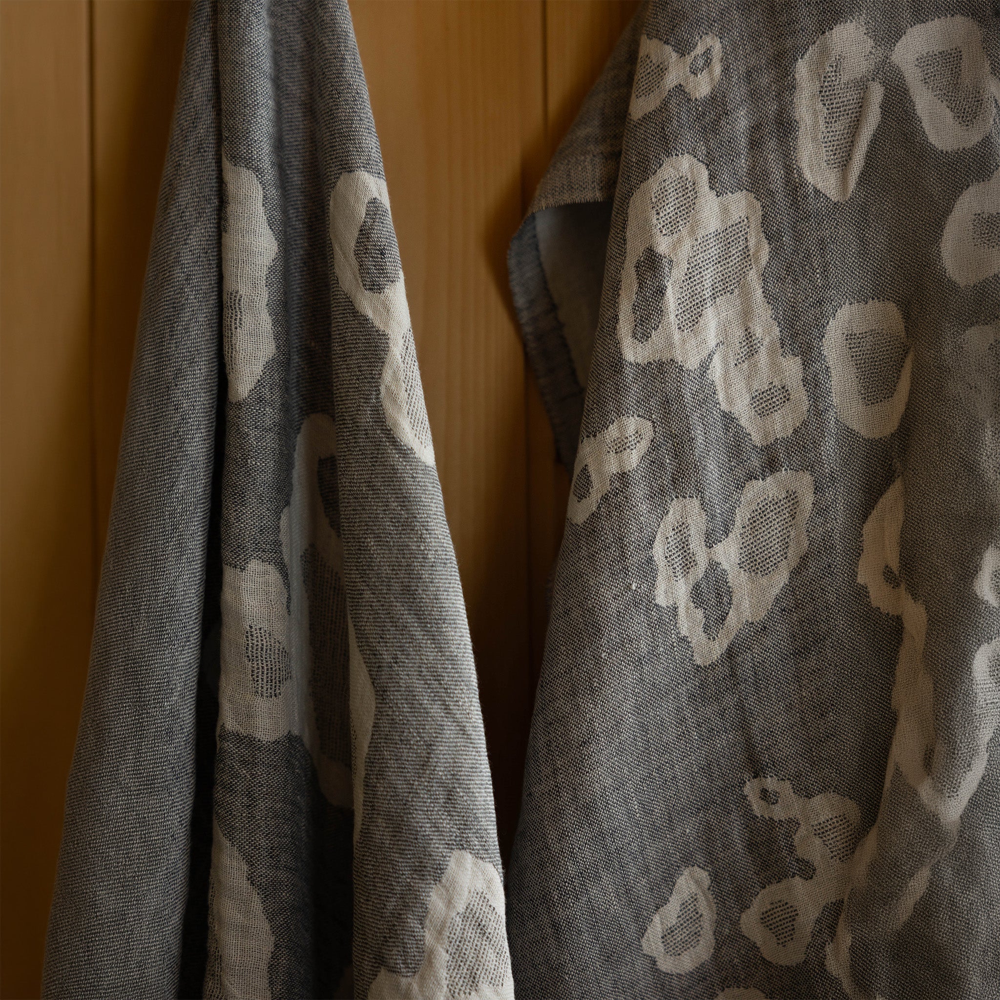 Saimaannorppa Large Linen Towel