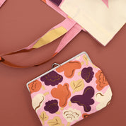 Marimekko Pieni Kukasta Kukkaan Puolikas Kukkaro Purse featuring Erja Hirvi’s colorful floral pattern.