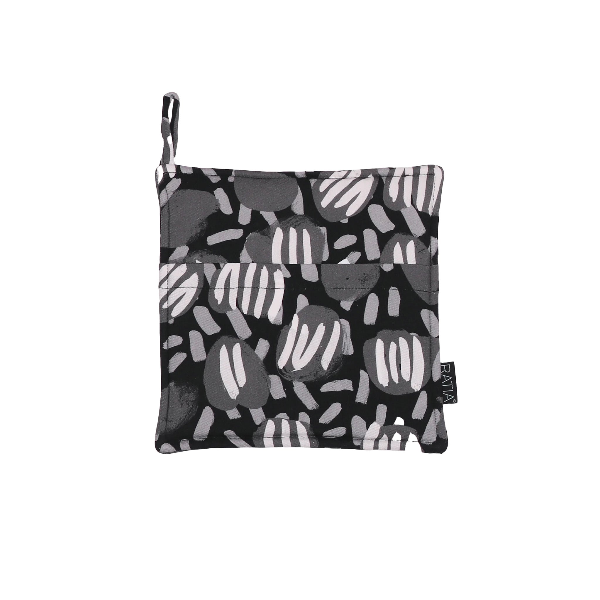 RATIA Esikko Potholder in Black/Grey. Graphic floral cotton design with padded polyester fill, heat-safe and made in Portugal.