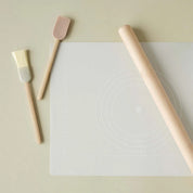Rig-Tig EASY Praline Spatula in silicone with stainless steel core. Playful Nordic spatula for flipping, scraping, and stirring with style.