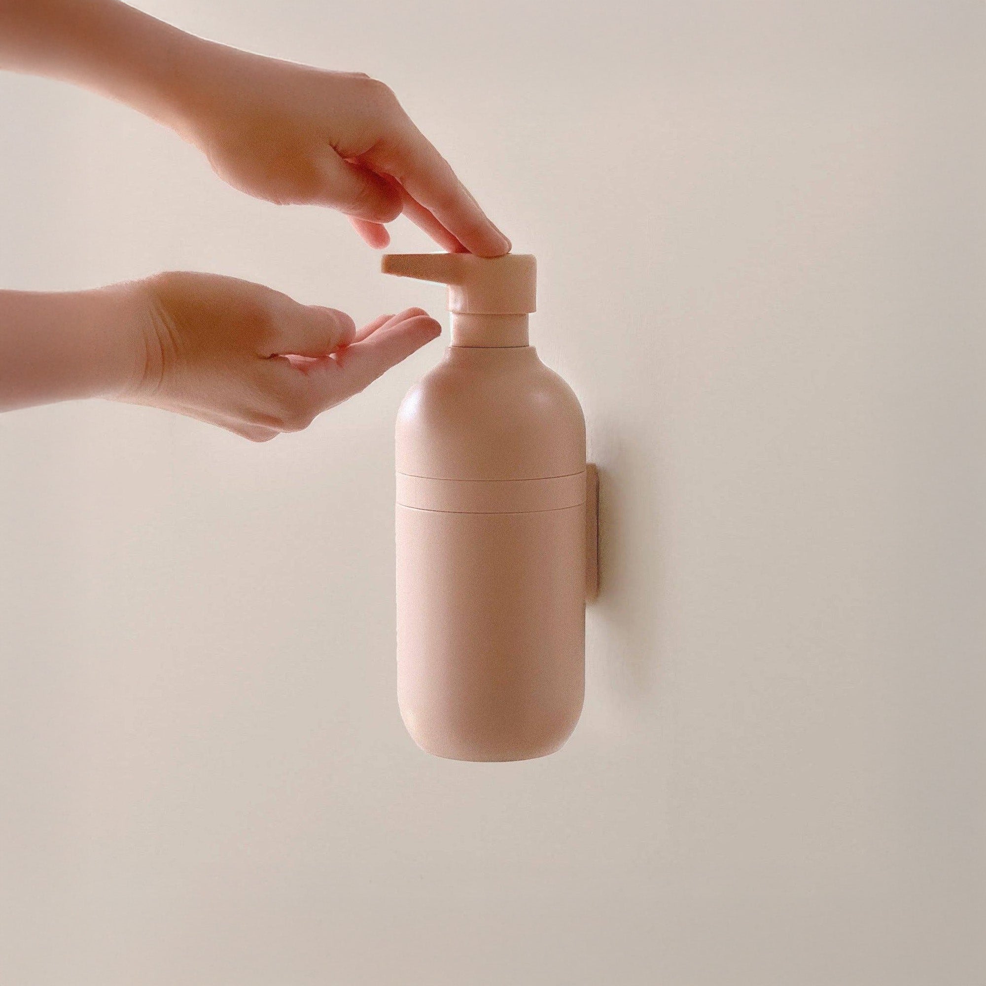 Rig-Tig PUMP-IT Dispenser in Rose pink with wall bracket, 0.3 L capacity.