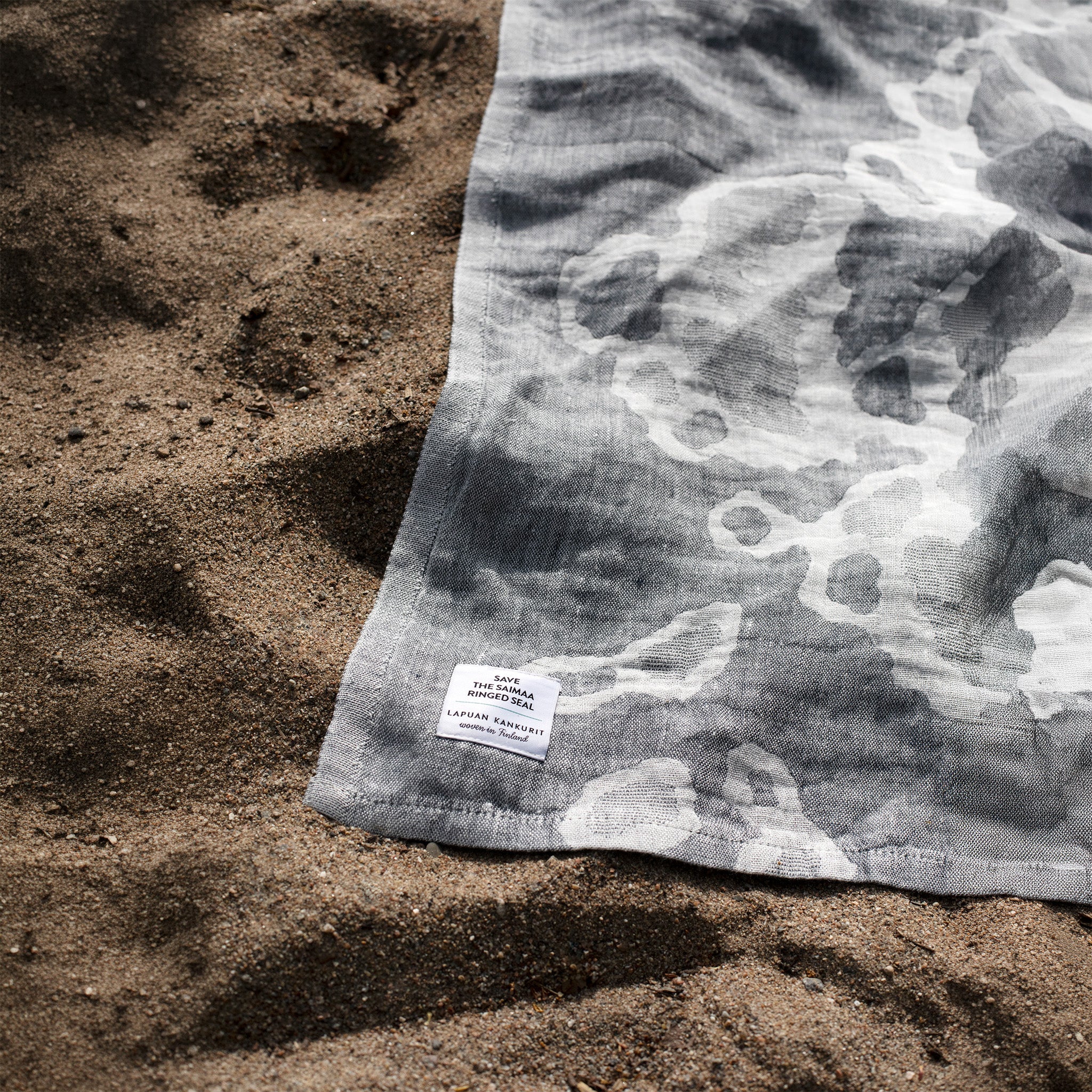 Saimaannorppa Large Linen Towel - Hei-Hey