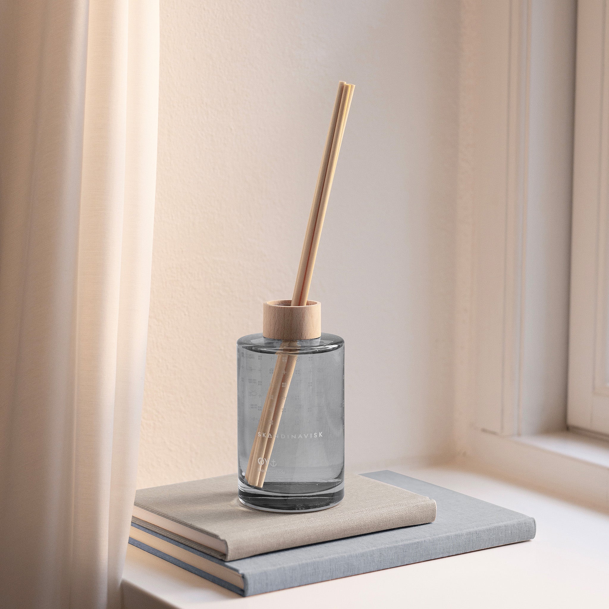 Skandinavisk Øy 200ml scent diffuser in painted glass bottle with wooden ring and reeds.