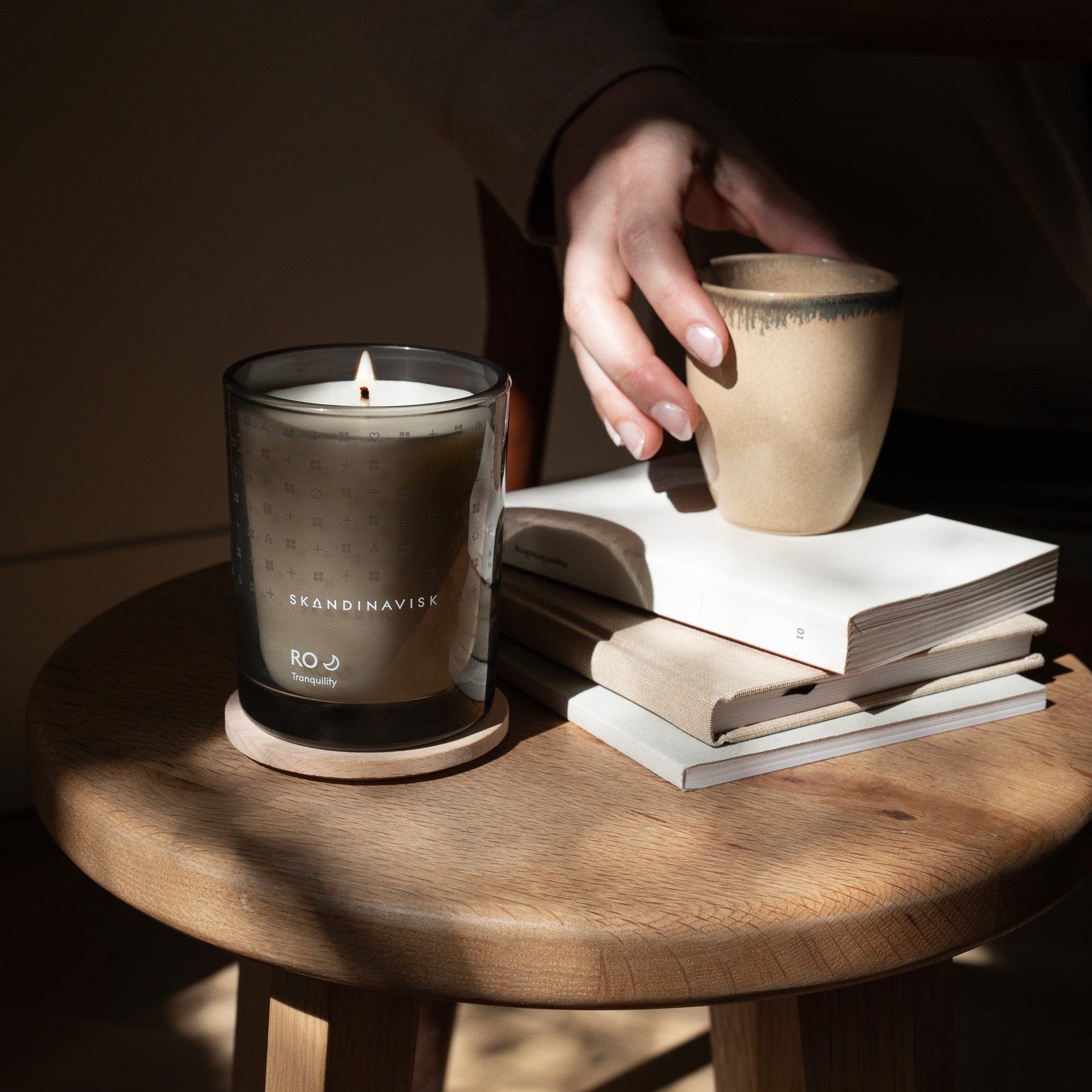 Skandinavisk Ro Scented Candle inspired by Scandinavian tranquility with fresh green notes of cut grass, cucumber, wild violets, and fallen leaves.