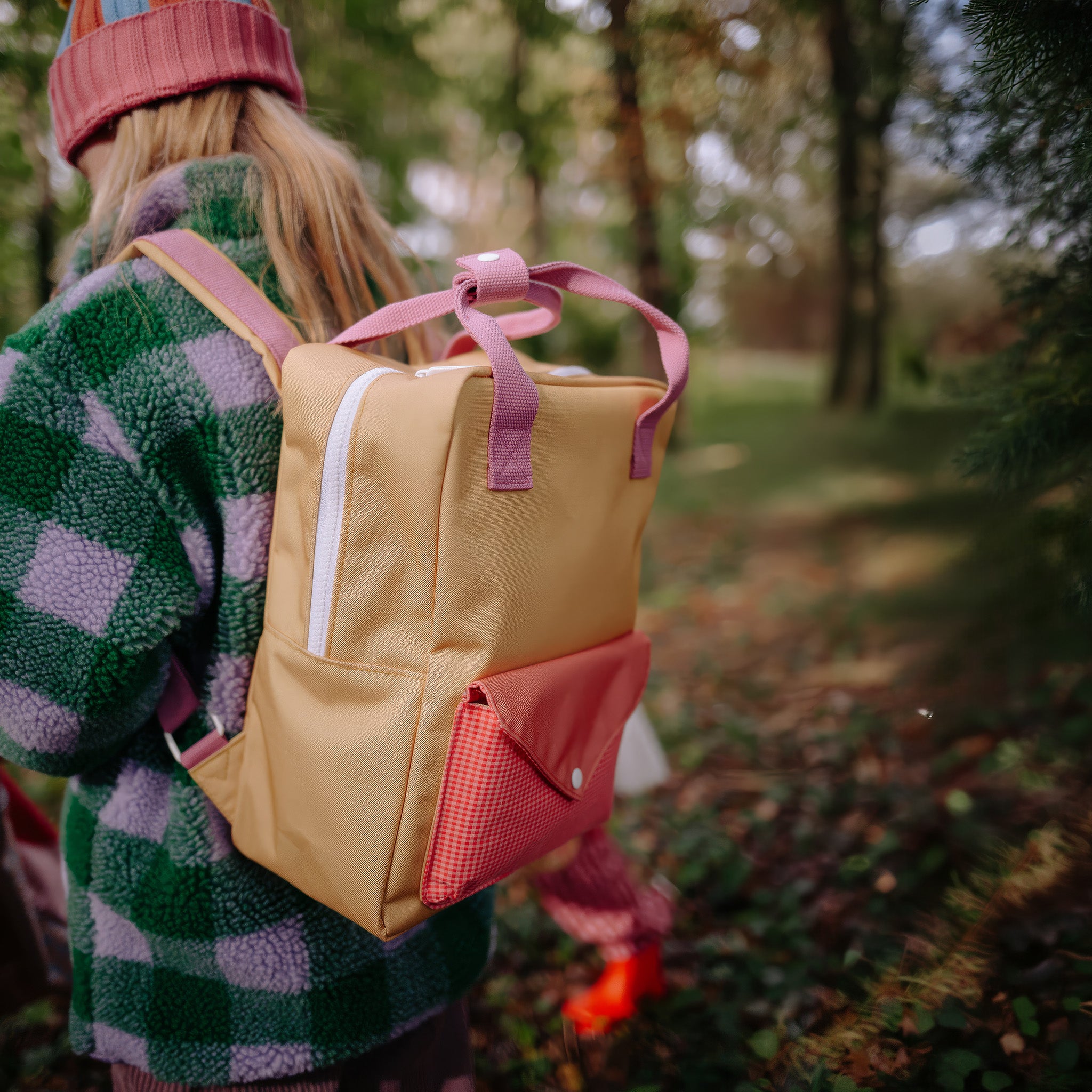 sticky-lemon-envelope-backpack-medium-apple-grub-3.jpg