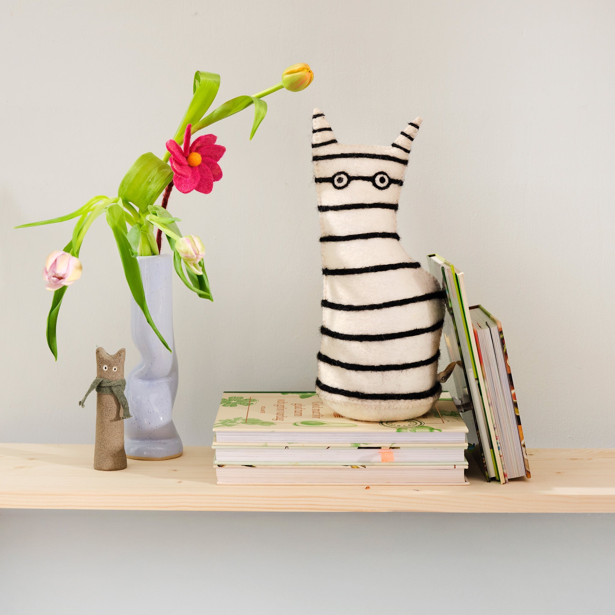 The Curious Bookend & Doorstop - Hei-Hey
