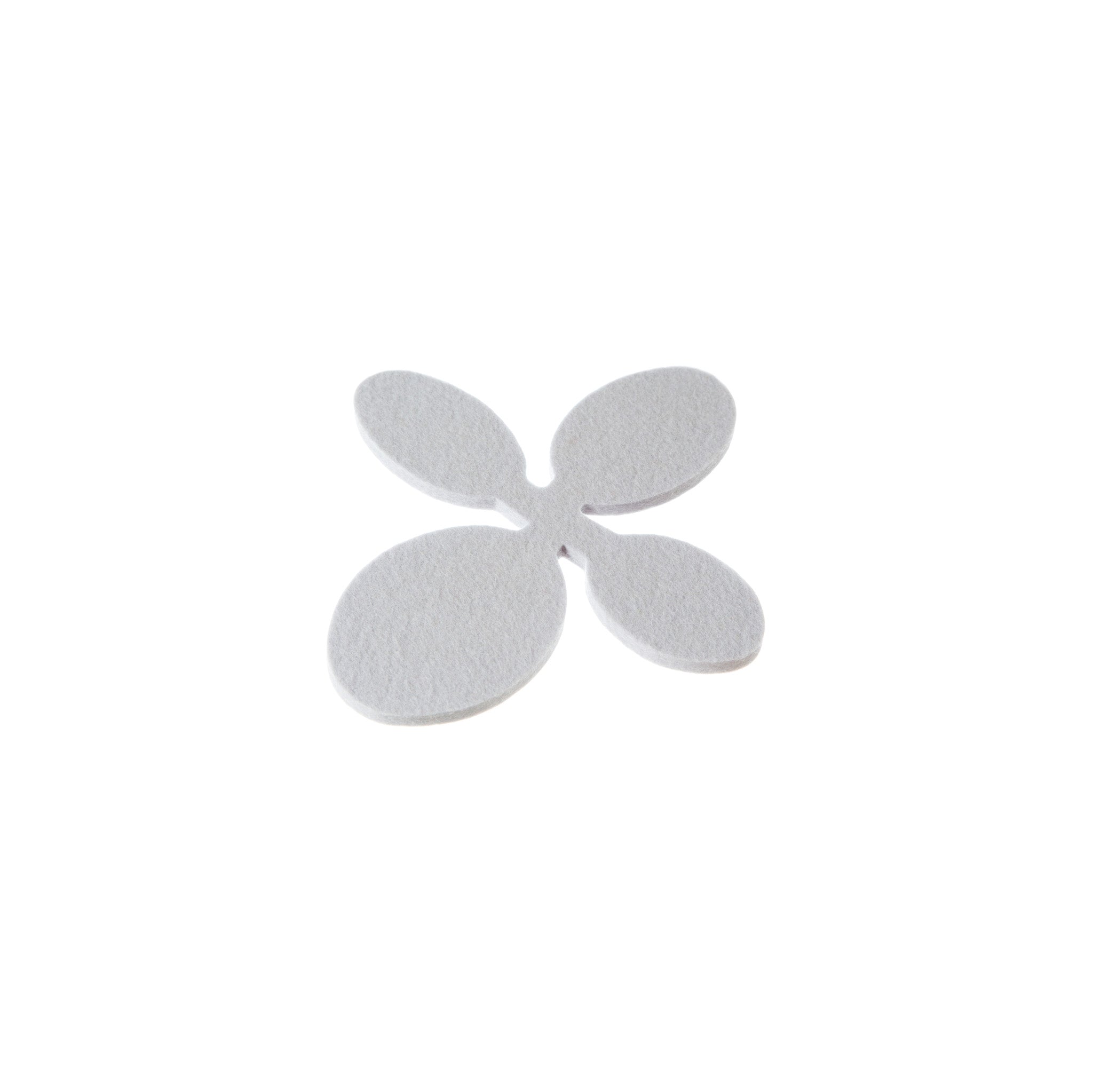 Verso Design PAPU Small Trivet in wool felt, leaf-inspired design in grey, green, or silver. Made in Finland.